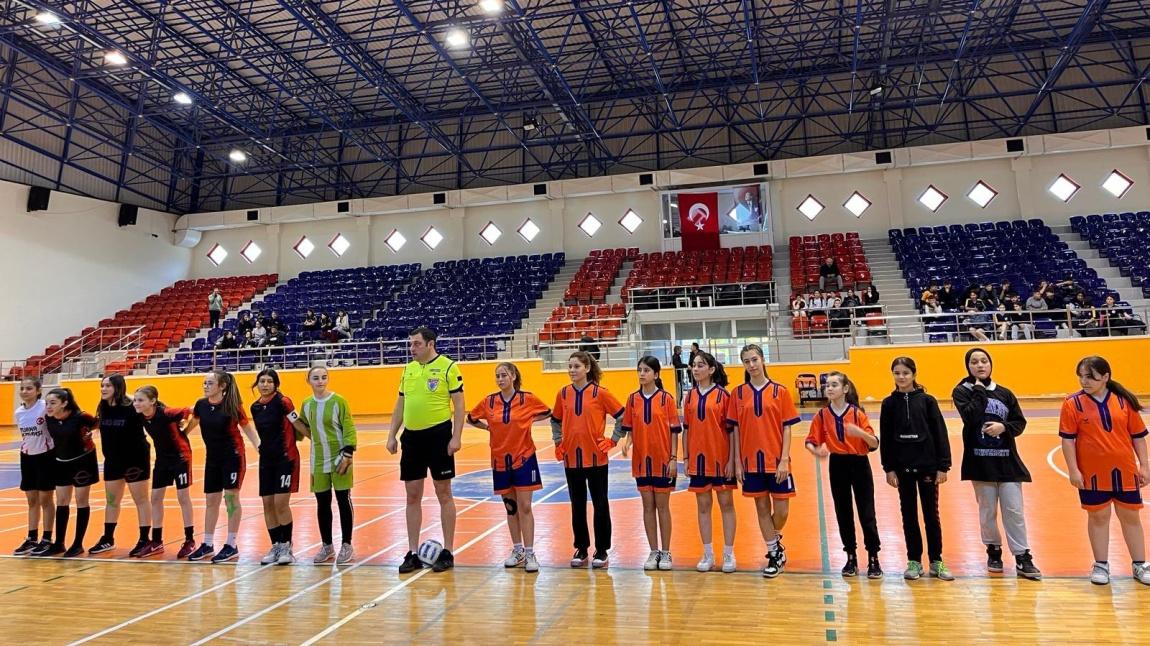 Kız Futsal Takımımız Grup Müsabakalarında Galip Geldi